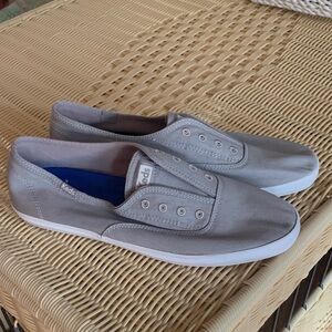 New Keds Light Gray Canvas Slip-On Sneakers